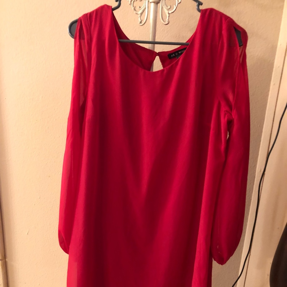 Red loose-fit, long-sleeve dress